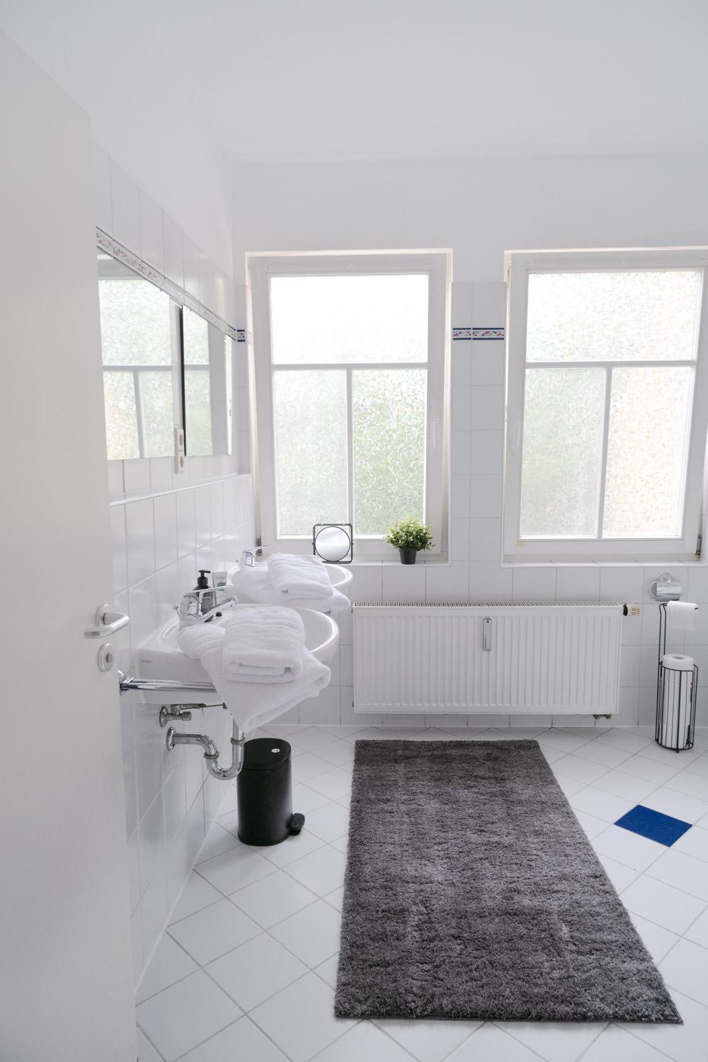 Bella Casa - Business&Family - 2 Zimmer Direkt Neben Schloss, Parkplatz, Smarttv, Netflix, Waschmaschine, 24H Checkin, 71Qm, Kingsizebett, Hotelbettwaesche Ludwigsburg Exterior foto